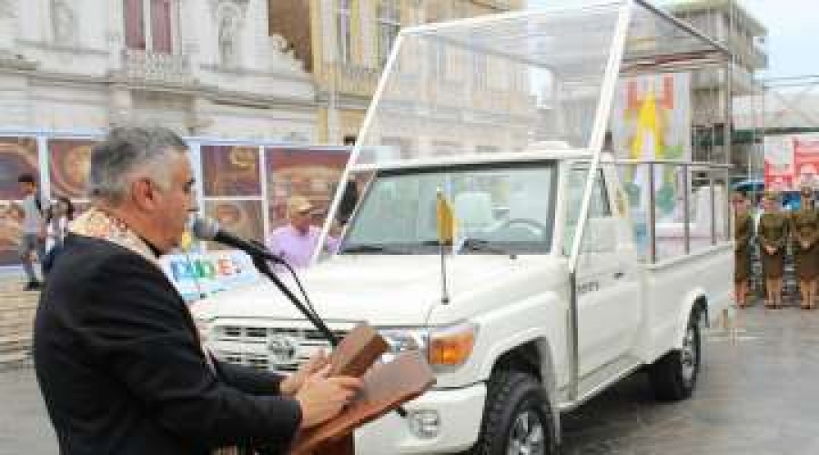 Estos son los tres papam&oacute;viles que trasladar&aacute;n al Papa Francisco en Chile