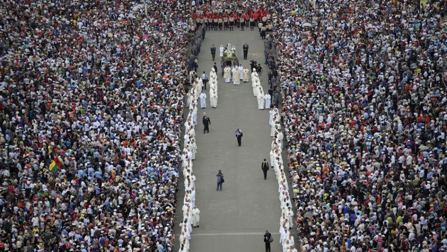 Peregrinaci&oacute;n a F&aacute;tima: &laquo;Alegrarse y hacer fiesta&raquo; sin olvidar a los inmigrantes y ni&ntilde;os v&iacute;ctimas de las guerras