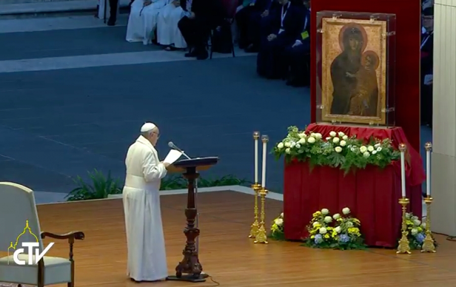 Francisco recuerda que &laquo;Mar&iacute;a nos permite comprender lo que significa ser disc&iacute;pulo de Cristo&raquo;