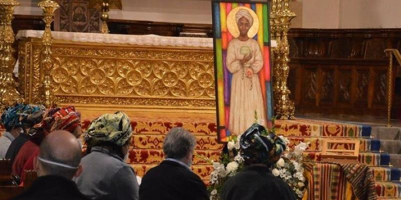 Misa Jubilar contra la Trata de Personas en la catedral de la Almudena presidida por el obispo auxiliar de Madrid, Vicente Mart&iacute;n Mu&ntilde;oz