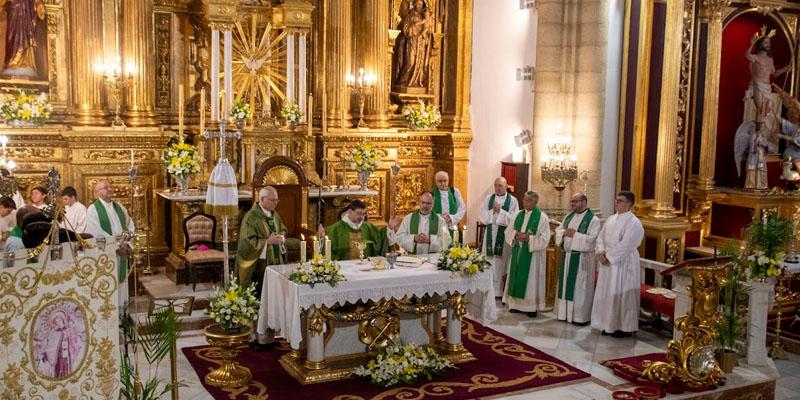 El arzobispo de Madrid recuerda en Sabiote, su localidad natal, «lo importante: mirar a Jesucristo y dejarnos mirar por Él»
