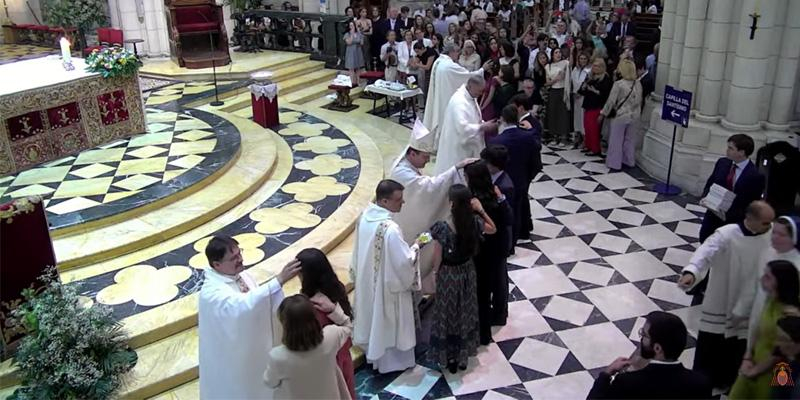 Jos&eacute; Antonio &Aacute;lvarez, obispo auxiliar de Madrid, en las confirmaciones de Pastoral Universitaria: &laquo;Jesucristo est&aacute; vivo y cuenta con vosotros&raquo;