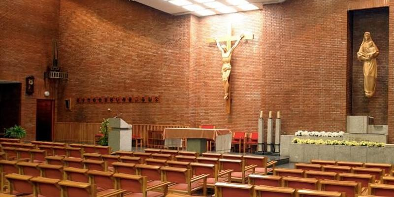El vicario episcopal de la VII, Jes&uacute;s Gonz&aacute;lez Alemany preside una misa en san Juan Cris&oacute;stomo en la fiesta del titular del templo