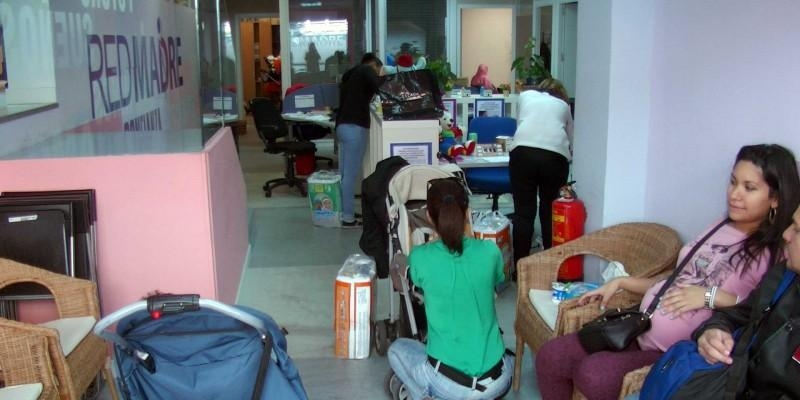 Fundaci&oacute;n Redmadre comparece en el Senado para proponer medidas concretas para luchar contra la penalizaci&oacute;n que sufre la maternidad en nuestro pa&iacute;s