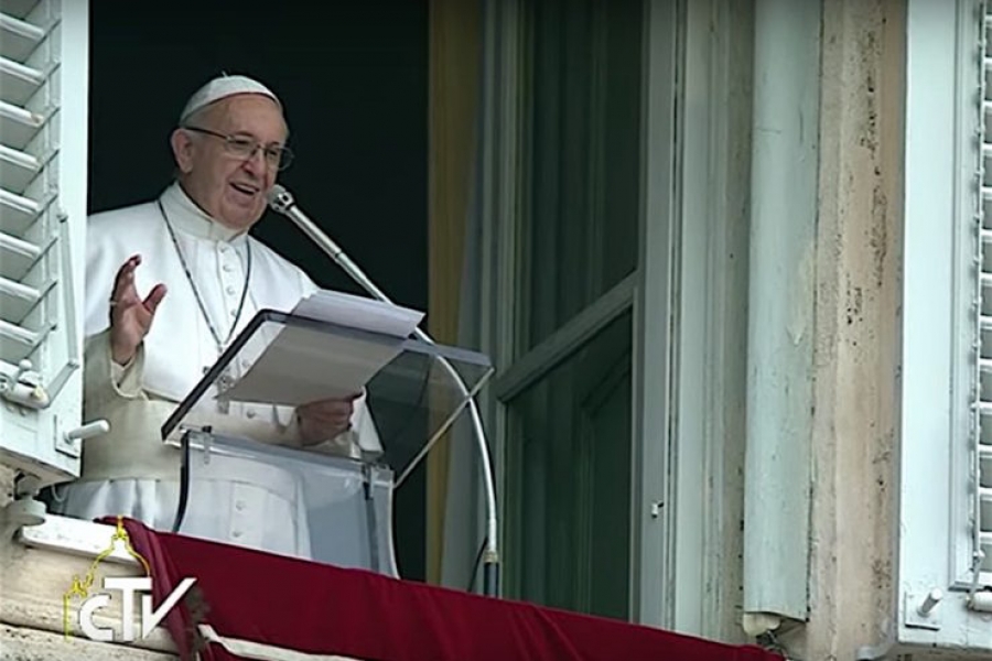 El Papa en el &aacute;ngelus: 'La cultura de la vida sea la respuesta a la l&oacute;gica del descarte'