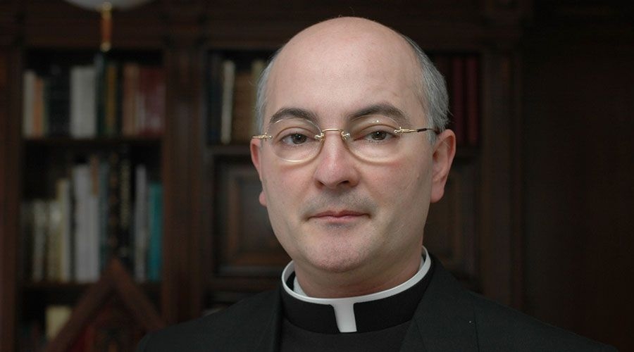 La magna unci&oacute;n final: El Padre Fortea presenta nuevo libro sobre el &uacute;ltimo sacramento