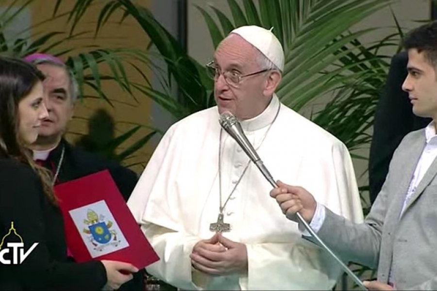 El Papa a los j&oacute;venes en San Siro: &laquo;Prometan a Jes&uacute;s, nunca bullying&raquo;
