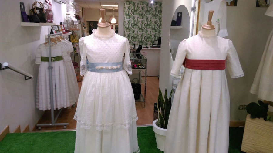 Semicírculo Estación de policía Herencia Archidiocesis de Madrid - La Tienda de Cáritas Madrid exhibe la nueva  colección de vestidos de Primera Comunión