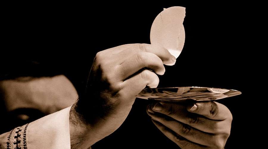 Riesgo de epidemia obliga a dar Comuni&oacute;n solo en la mano en archidi&oacute;cesis de Venezuela