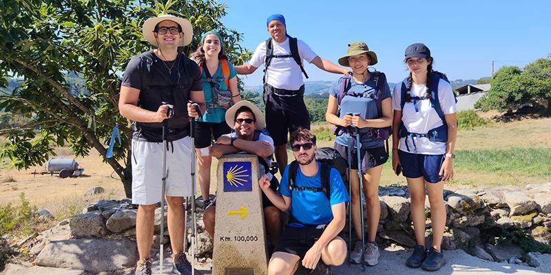 J&oacute;venes de la parroquia Santos Inocentes, en el Camino de Santiago: &laquo;La mochila me pesaba, pero por las oraciones de la gente&raquo;