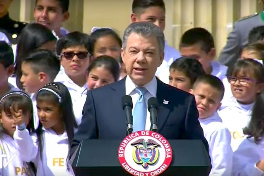 Santos al Papa: &laquo;Gracias por venir en este momento hist&oacute;rico&raquo;