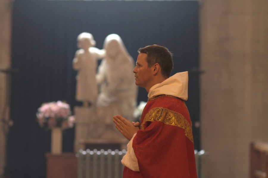 Ex &laquo;diablo rojo&raquo; del Manchester United es ordenado sacerdote