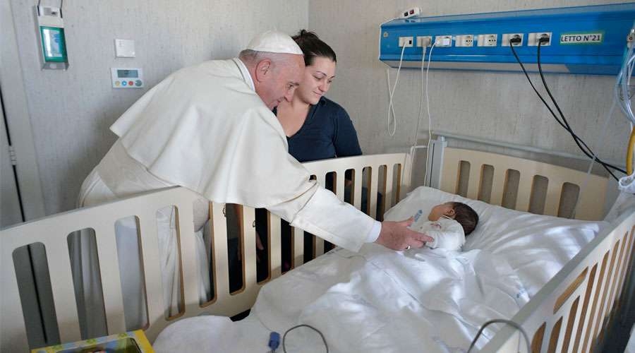 Viernes de la Misericordia: Visita sorpresa del Papa Francisco al Hospital Ni&ntilde;o Jes&uacute;s