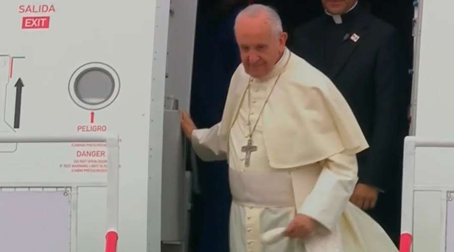 El Papa lleg&oacute; a Iquique, la &uacute;ltima etapa de su visita a Chile
