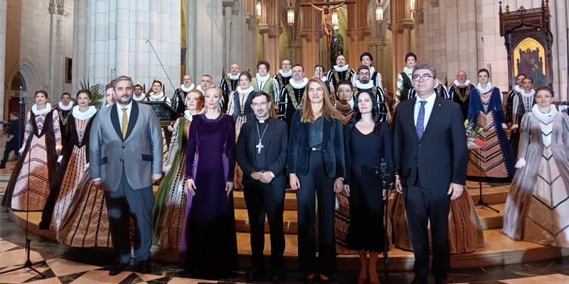 Un llamamiento a la unidad en el concierto del Coro Madrigal en la Almudena: &laquo;Es mejor que cantemos juntos; que las diversas voces, sin perder su tono, sepan armonizarse&raquo;
