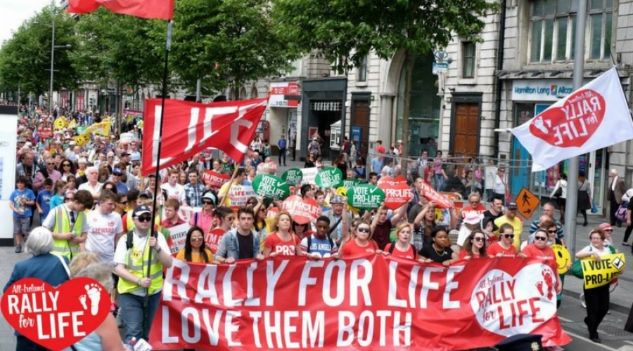 80 mil personas marchan por la vida ante amenaza del aborto en Irlanda