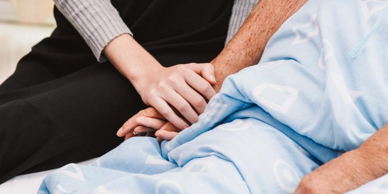 Yolanda Zuriarrain, especialista en cuidados paliativos: &laquo;Los pacientes me ense&ntilde;an a dar m&aacute;s amor y a valorar mi profesi&oacute;n, no solo como ciencia, sino tambi&eacute;n como arte: el arte de cuidar y amar&raquo;