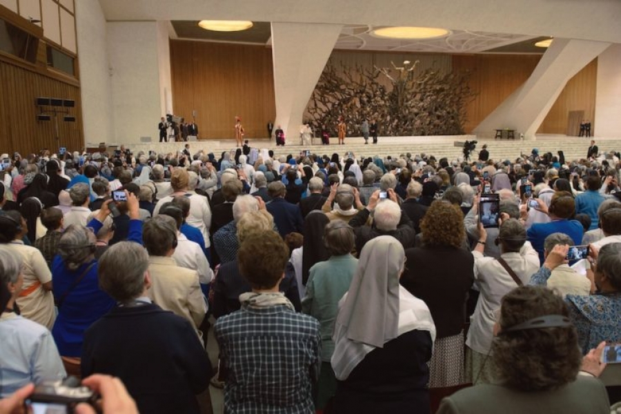 El Papa acepta crear una comisi&oacute;n que estudie el diaconado femenino