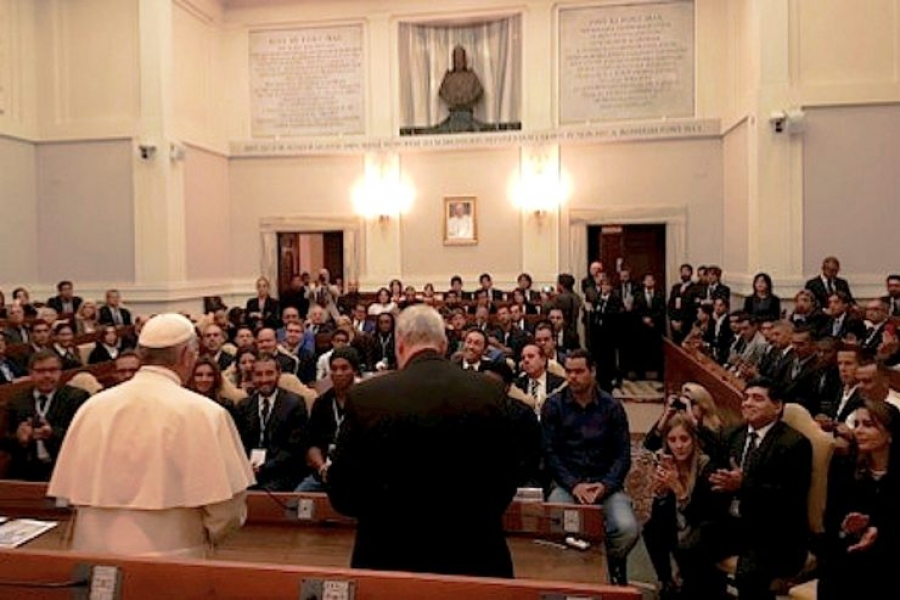 Francisco a los jugadores del 'Unidos por la Paz': &laquo;Hoy no se puede pensar la educaci&oacute;n sin el deporte&raquo;