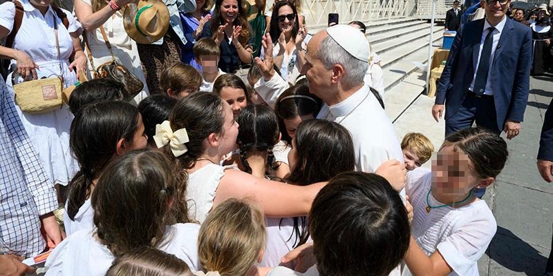 Un viaje de Primera Comuni&oacute;n a Roma para ver al Papa y tener una experiencia de Iglesia: &laquo;&iquest;Podemos abrazarle?&raquo;