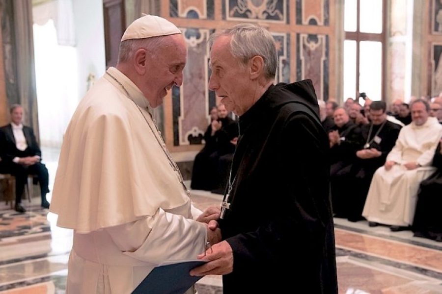 Francisco a los benedictinos: mantener vivos los oasis del esp&iacute;ritu y anunciar la misericordia de Dios