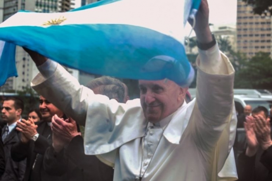 El incurable vicio argentino de tirarle la manga a Bergoglio