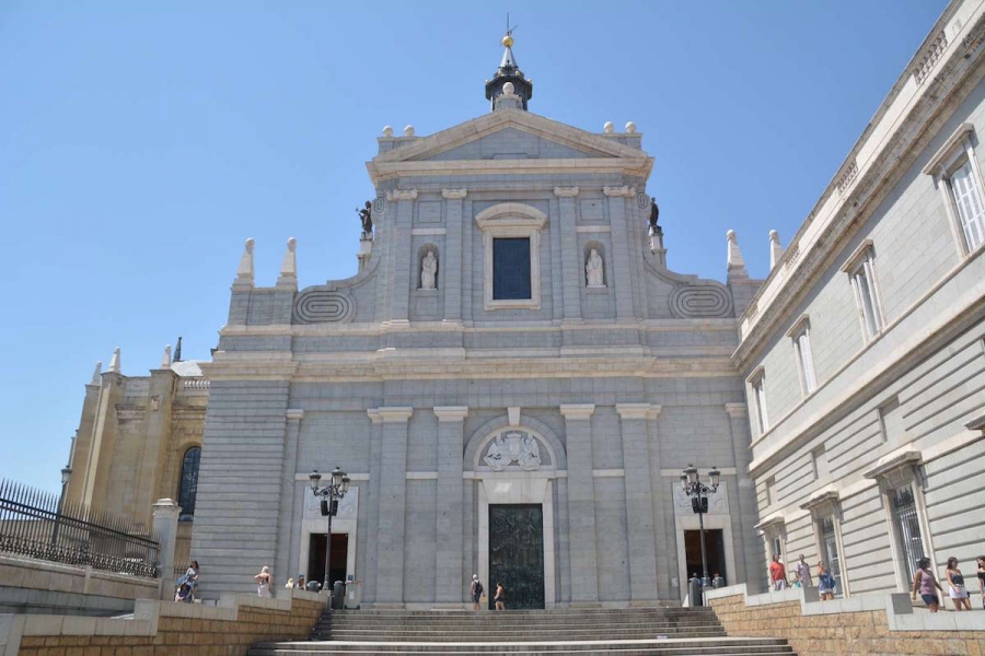 La catedral de la Almudena inaugura el tiempo litúrgico del Adviento con una solemne Eucaristía