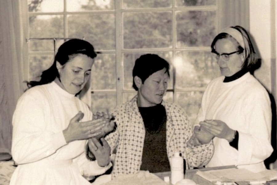 Dos religiosas austriacas regresan a su pa&iacute;s en silencio, tras dedicar su vida a los leprosos