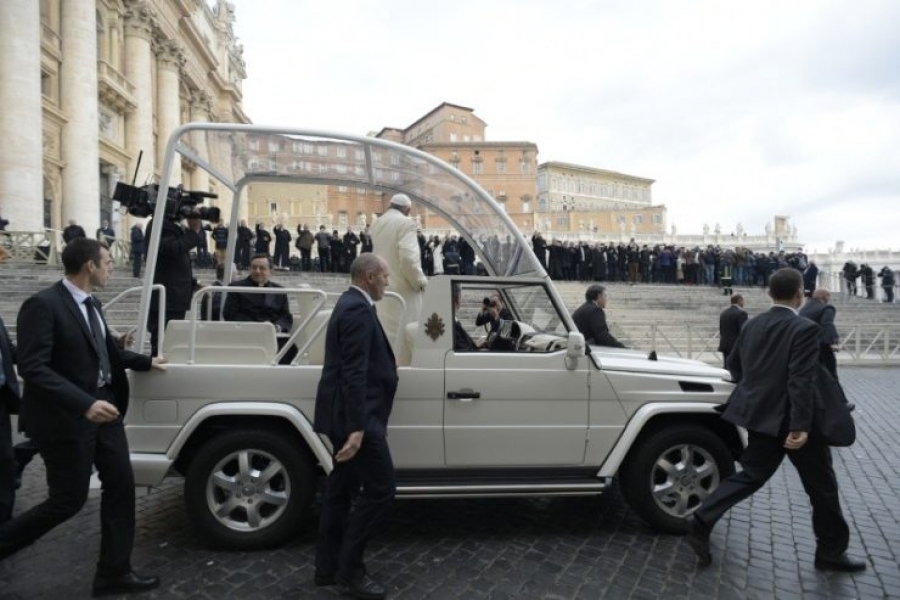 El Papa Francisco saluda a los delegados diocesanos de Medios de Comunicaci&oacute;n de Espa&ntilde;a