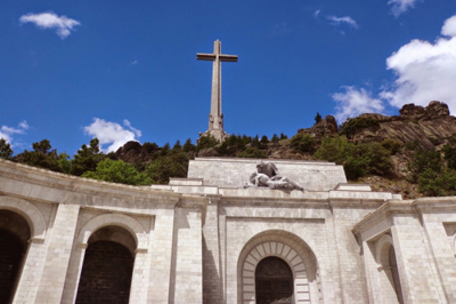 Campaña de rezo del Santo Rosario en la basílica del Valle de los Caídos