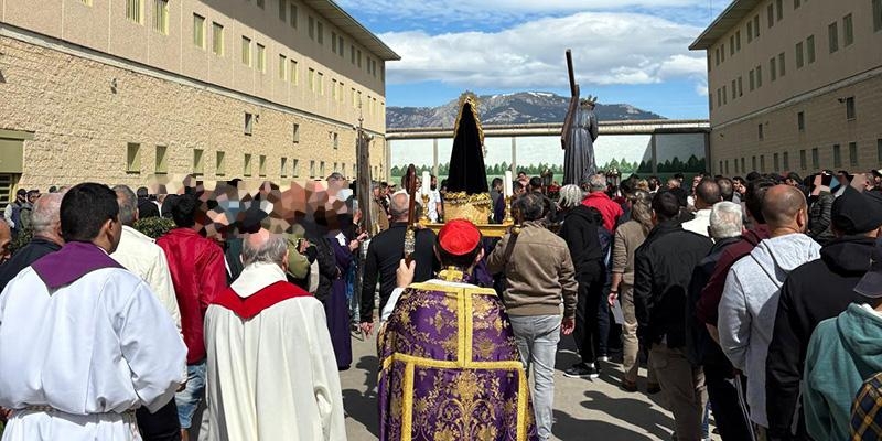 Los internos de Soto reciben al cardenal Cobo para celebrar este Viernes Santo un V&iacute;a Crucis y la procesi&oacute;n del Nazareno de Colmenar Viejo