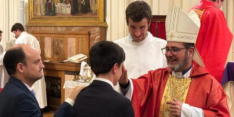 Monse&ntilde;or Vicente Mart&iacute;n, en las confirmaciones en el Colegio Arzobispal: &laquo;Dar testimonio de que sois hijos de Dios&raquo;