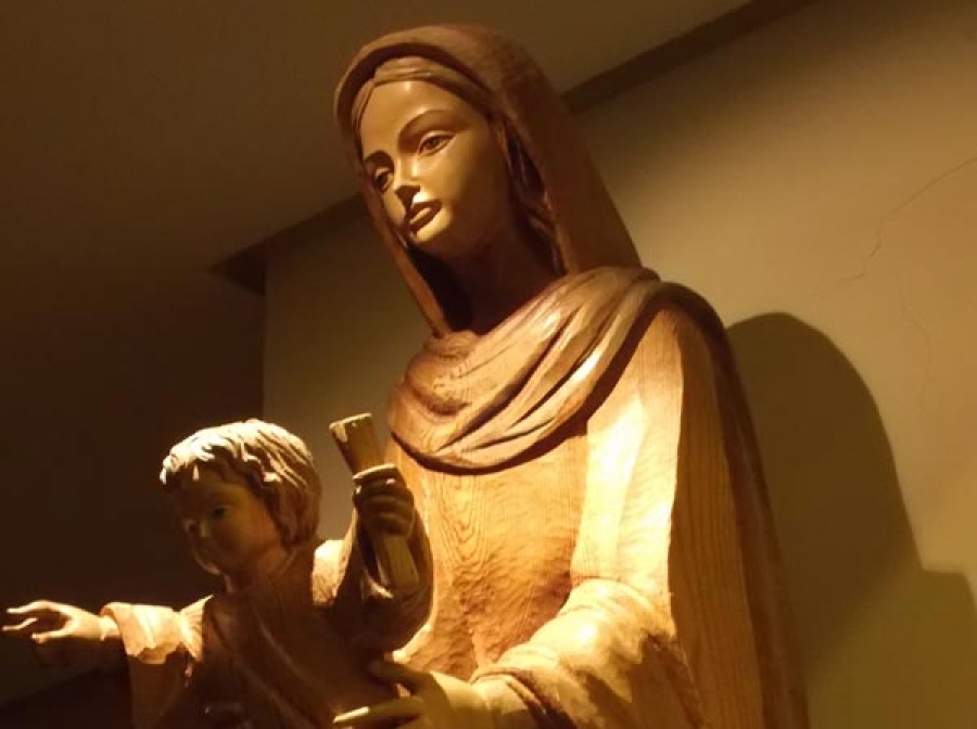 Monse&ntilde;or Carlos Osoro preside una Eucarist&iacute;a en la parroquia de la Natividad de Nuestra Se&ntilde;ora de Moratalaz en el inicio de sus bodas de oro