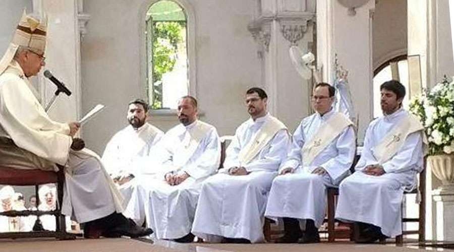 Sirvan a la salvaci&oacute;n de sus hermanos, alienta cardenal Poli a nuevos sacerdotes