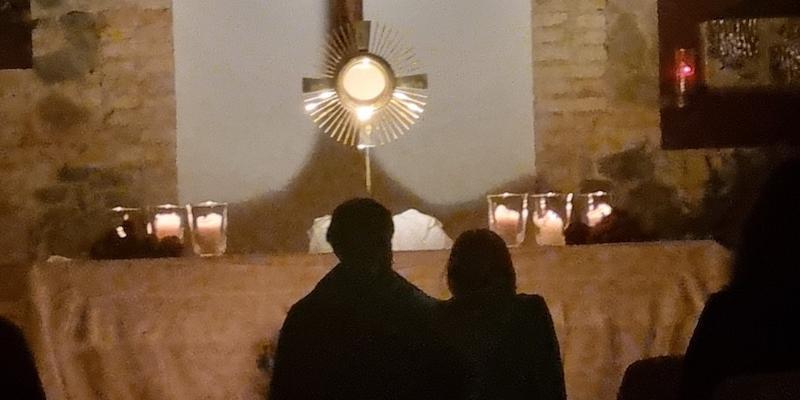 Santos Inocentes convoca en diciembre un nuevo encuentro mensual de adoración para matrimonios