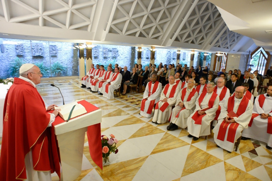 El Santo Padre en Santa Marta invita a ser &laquo;esclavo del amor&raquo;