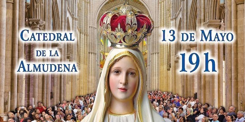 El obispo auxiliar de Madrid, Jos&eacute; Antonio &Aacute;lvarez, preside una misa en la catedral de la Almudena, en la festividad de la Virgen de F&aacute;tima