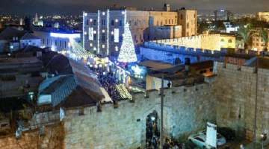 Encienden &aacute;rboles de Navidad en la tierra donde naci&oacute; Jesucristo