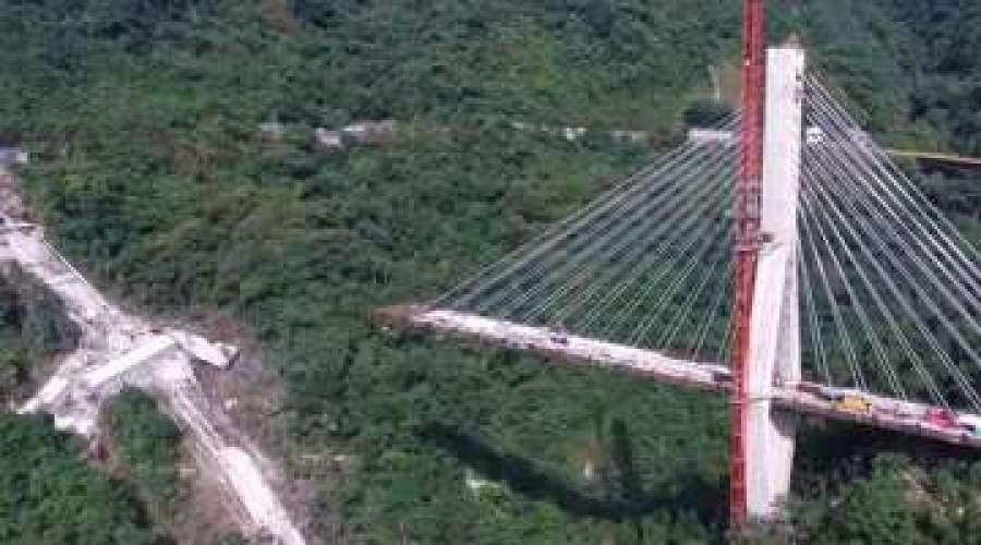9 muertos tras ca&iacute;da de puente en Colombia: Obispos rezan por las familias