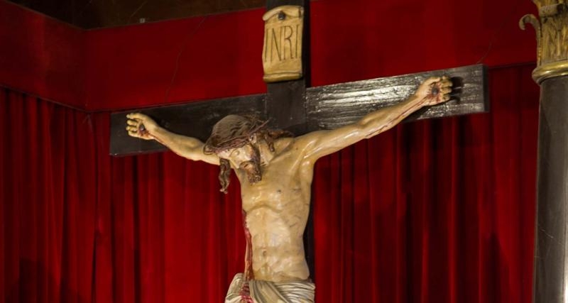 El arzobispo, ante el Sant&iacute;simo Cristo de la Salud: &laquo;Volved a un Jes&uacute;s que dice "ama", "da la vida" y "s&iacute;gueme"&raquo;