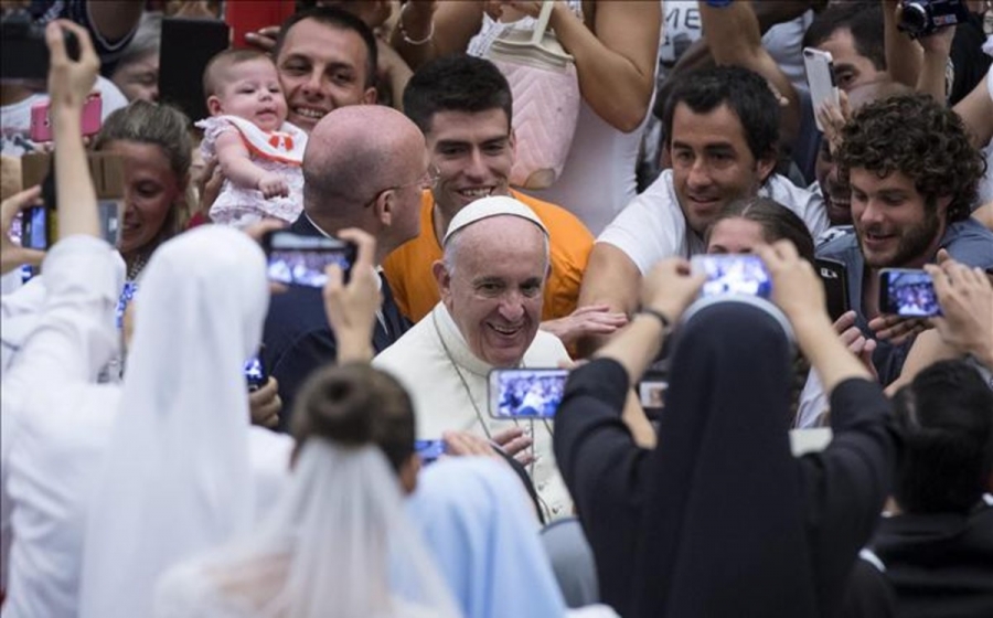 El Papa se re&uacute;ne con jugadores de f&uacute;tbol americano