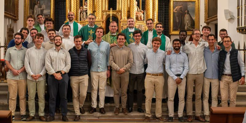 El rector del Seminario Conciliar de Madrid, Antonio Secilla, al inicio del curso proped&eacute;utico en Alcal&aacute;: &laquo;Hoy comenz&aacute;is a caminar detr&aacute;s de Jes&uacute;s con una vida de oraci&oacute;n y discernimiento&raquo;