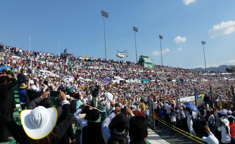 200 parejas con 50 a&ntilde;os de matrimonio renuevan votos ante el Papa en M&eacute;xico