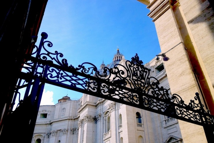 El Vaticano suspende el contrato con auditora financiera