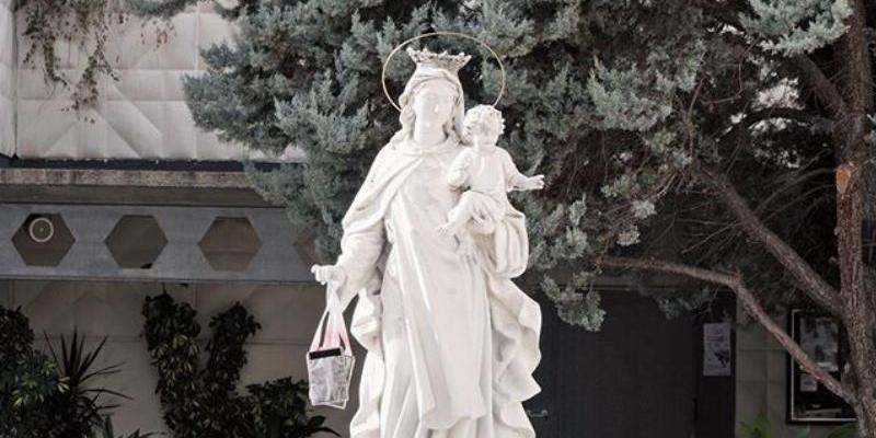 El padre Román Velasco Arenas predica en Nuestra Señora Flor del Carmelo la novena en honor a la Virgen del Carmen