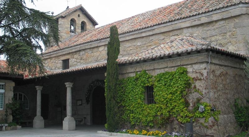 El cardenal Jos&eacute; Cobo preside una misa en la Iglesia Parroquial de la Asunci&oacute;n de Nuestra Se&ntilde;ora, en Torrelodones