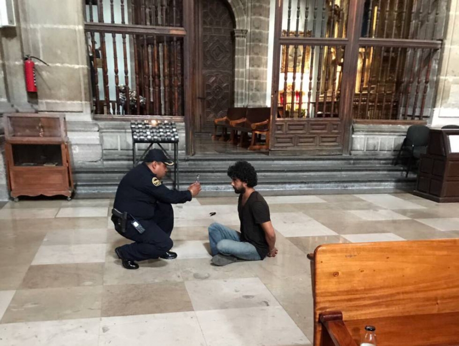 Hombre que intent&oacute; asesinar a sacerdote en catedral de M&eacute;xico &laquo;est&aacute; muy l&uacute;cido&raquo;