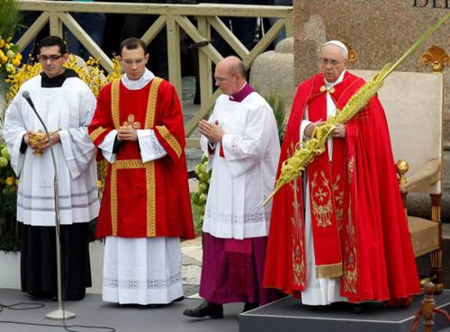 El Papa en el Domingo de Ramos: &lsquo;El crucifijo es la c&aacute;tedra de Dios&rsquo;