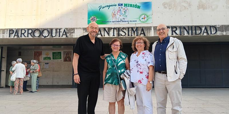 Misioneros de la parroquia Sant&iacute;sima Trinidad de Collado Villalba llevan la Palabra a los hogares del barrio: &laquo;Hay m&aacute;s ovejas, pues salgamos a atenderlas&raquo;