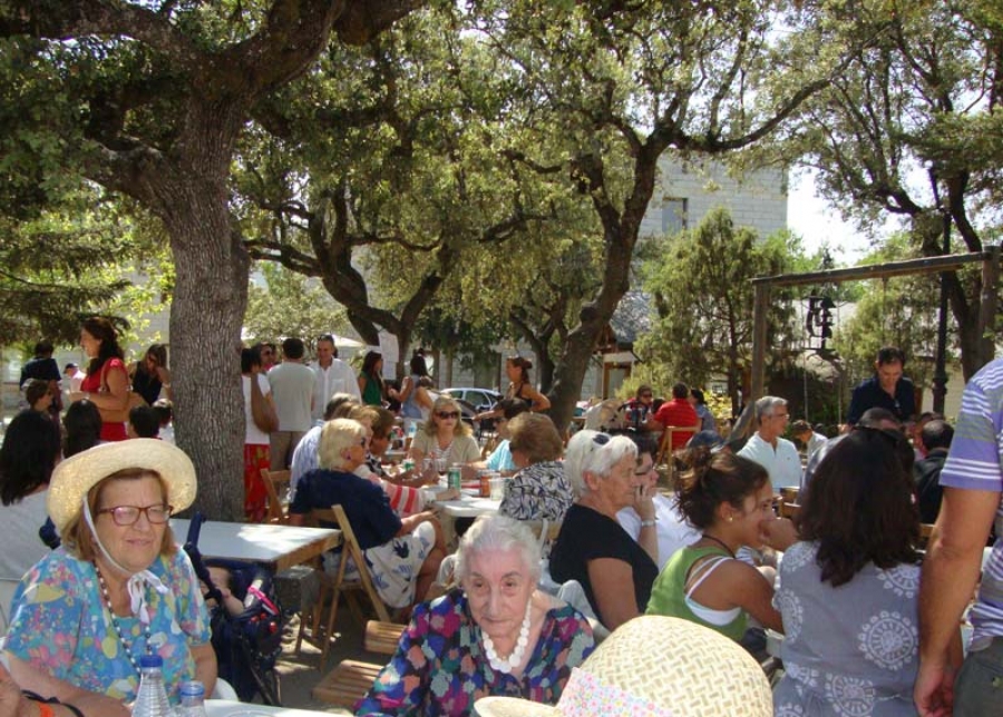 Celebraci&oacute;n en la residencia parroquial de Torrelodones en honor a Santa Mar&iacute;a de los &Aacute;ngeles